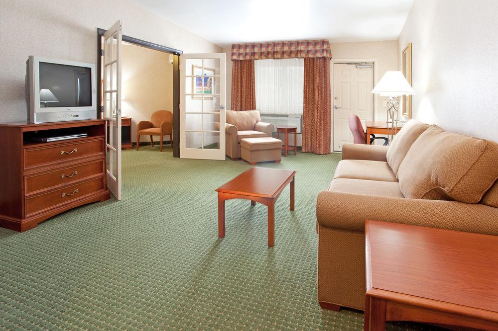 Hotel Express & By Ihg 3*